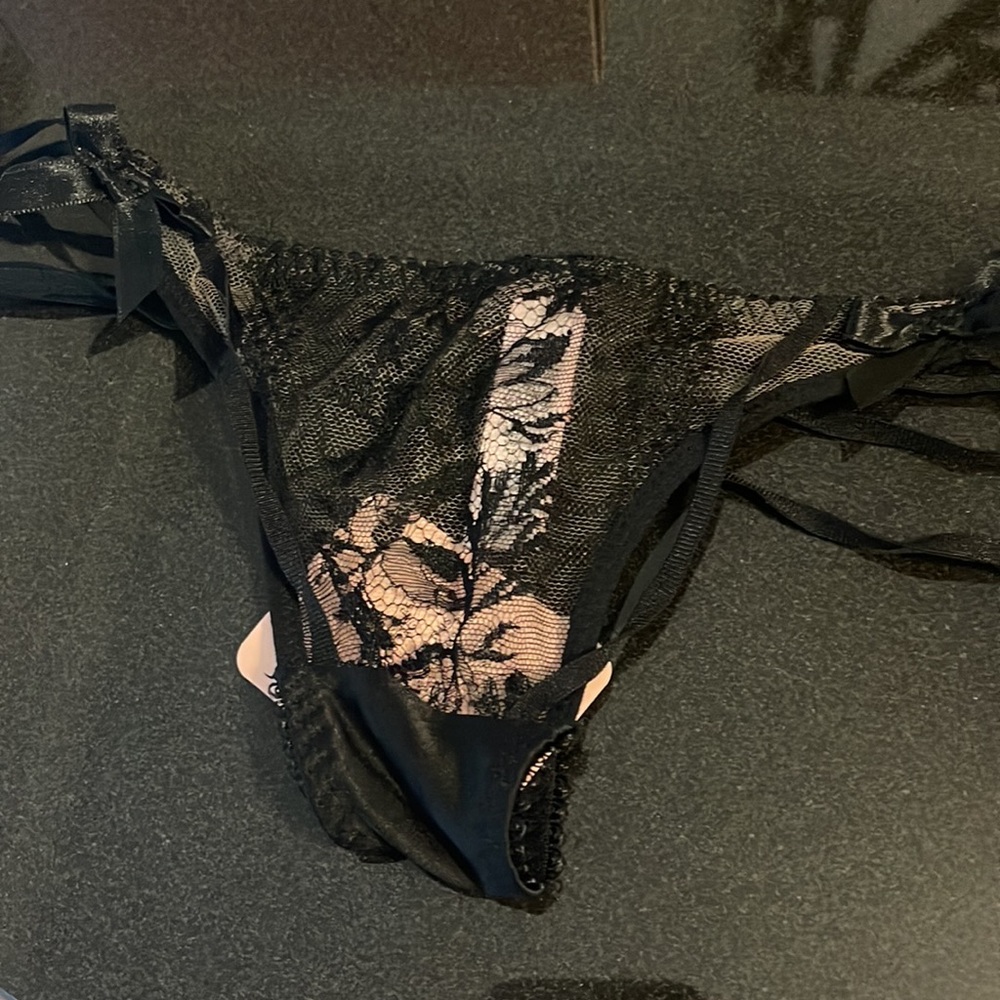 Kits black lace thong